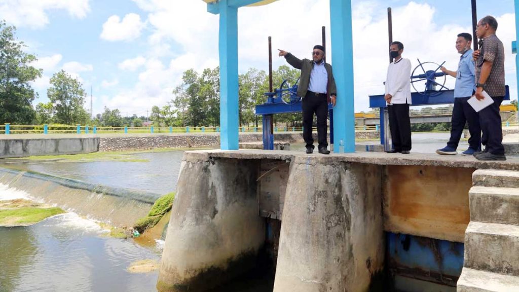 Anggota Komisi III DPRD Provinsi Kepri, Lis Darmansyah, meninjau Waduk Gesek yang berada di Kabupaten Bintan.