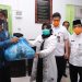 Plt Walikota Tanjungpinang Rahma saat mendistribusikan sembako gratis tahap 2 secara simbolis untuk masyarakat di 4 kecamatan se-Tanjungpinang, Rabu (27/5/2020).