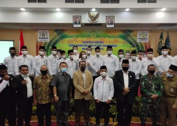 Pengurus Kadin yabg dilantik photo bersama dengan tamu undangan, f : ist