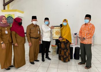 Dasri SP pada saat menunaikan janji poltik di Dapilnya, f : ist