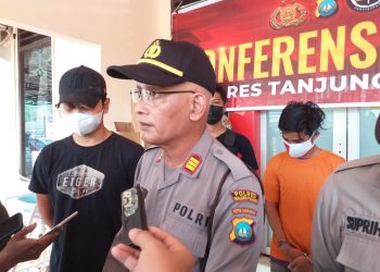 Kapolsek Tanjungpinang Timur, AKP Syafrudin saat melakukan Konfrensi Pers d Mapolsek, f : Mael/detak.media