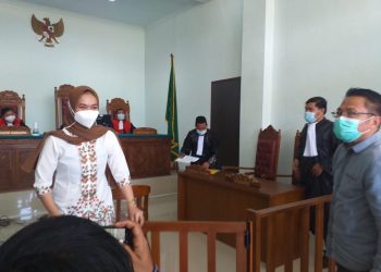 Anggota DPRD Tanjungpinang, Rini Pratiwi seusai menjalani sidang perdana, f :mael/detak.media