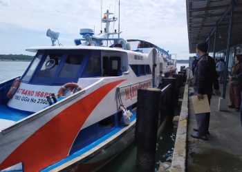 Salah satu angkutan laut di Pelabuhan SBP Tanjungpinang, f : mael/detak.media