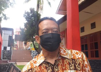 Penasehat Hukum Vina Saktiani, Agus Riawantoro saat berada di Mapolres Tanjungpinang, f : mael/detak.media