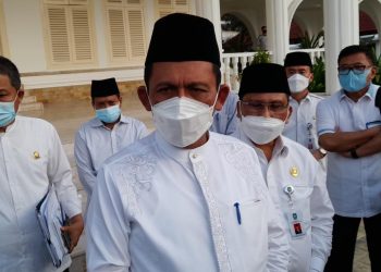 Gubernur Kepri, Ansar Ahmad seusai menggelar rapat bersama Forkopimda terkait larangan mudik, di Gedung Daerah Tanjungpinang, f : Alam/detak.media
