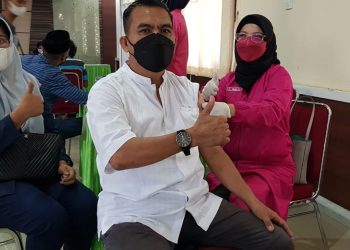 Masyarakat Tanjungpinang saat vaksinasi di Asrama Haji, f : ist