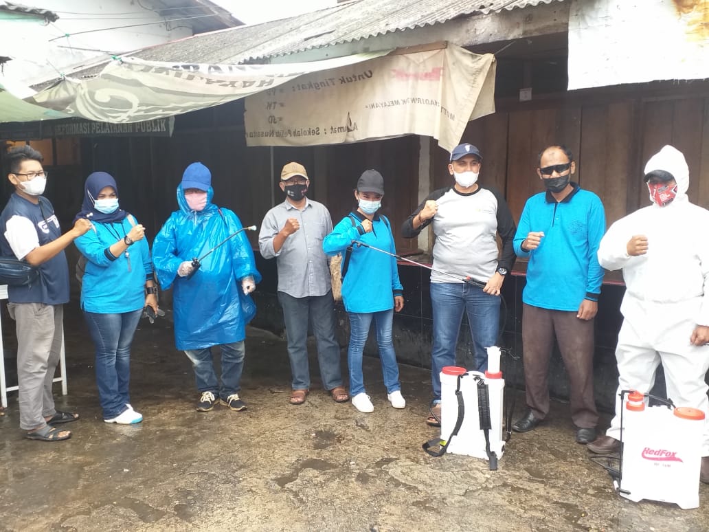 BUMD Tanjungpinang Bersama Kombesgor Kepri Usai Menyemprot Disinfektan di Pasar Bari II Tanjungpinang, f : Mael/Detak.media