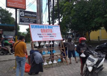 Stand sembako dan makan gratis bagi warga yang terdampak PPKM di Tanjungpinang, f : mael/detak.media