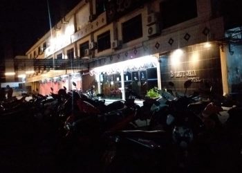 Terlihat motor para tamu di Tempat Hiburan Malam, KTV Laut Jaya. F : detak.media