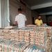 Pedagang telur di Bintan Plaza Tanjungpinang, f : mael/detak.media