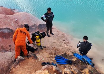 Basarnas Tanjungpinang usai mencari korban tenggelam di Danau Biru, Kabupaten Bintan, f : ist