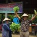 Walikota Tanjungpinang, Rahma dan Wakil Walikota, Endang Abdullah saat berada di gerai pangan tani, f : ist