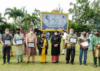 Walikota Tanjungpinang, Rahma saat melakukan foto bersama, f : ist