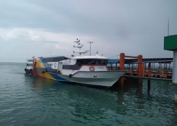 Salah-satu kapal di Pelabuhan SBP yang melayani pelayaran Tanjungpinang-Batam, f : mael/detak.media