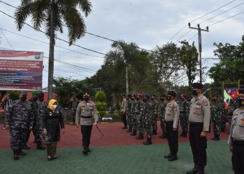 Walikota Tanjungpinang, Rahma didampingi Kapolres dan Pimpinan FKPD saat meninjau kesiapan apel, f : ist