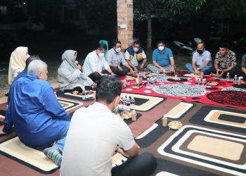 Walikota Tanjungpinang bersama warga Perumahan Mahkota Alam Raya, f : ist