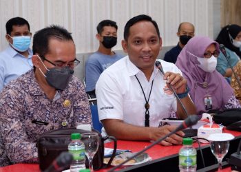 Ketua Satgas Pangan Kota Tanjungpinang, Kasat Reskrim Polres Tanjungpinang yang diwakili Kanit Tipiter Polres Tanjungpinang, Ipda Rizky saat Rapat dengan Walikota Tanjungpinang, f : ist