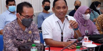 Ketua Satgas Pangan Kota Tanjungpinang, Kasat Reskrim Polres Tanjungpinang yang diwakili Kanit Tipiter Polres Tanjungpinang, Ipda Rizky saat Rapat dengan Walikota Tanjungpinang, f : ist