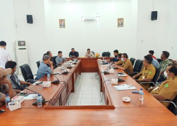 Sejumlah Nelayan dan anggota DPRD Natuna saat audiensi, f : zaki/detak.media