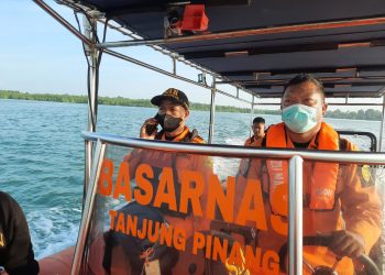 Tim Basarnas Tanjungpinang saat mencari nelayan yang hilang, f : ist