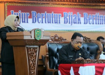 Walikota Tanjungpinang, Rahma saat menyampaikan Ranperda prioritas tahap I pada sidang Paripurna DPRD, f : ist