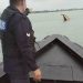 Kepolisian Malaysia saat menunjuk lokasi tenggelamnya kapal sepeed boat pancung PMI Ilegal, f : ist