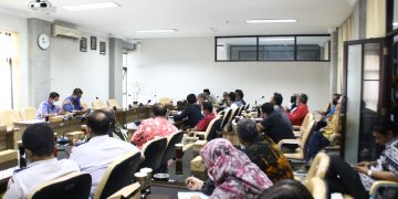 Komisi III DPRD Kabupaten Blitar saat memediasikan warga dengan PT RMI, f : Dani ES/detak.media