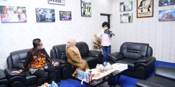 Erika saat mempersembahkan bakatnya didepan Walikota dan Ketua PKK Tanjungpinang, f : ist