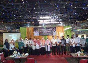 Walikota Foto bersama dengan warga Kelurahan Tanjungpinang Barat, f : ist