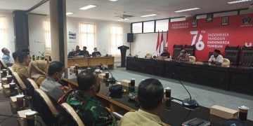 DPRD Kabupaten Blitar saat Rapat Dengar Pendapat dengan Kepala Desa dan masyarakat, f : Dani Elang Sakti/detak.media