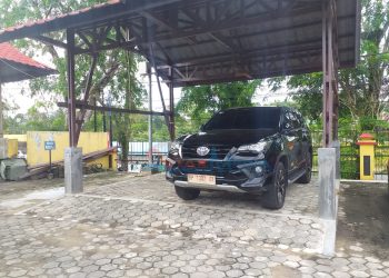 Mobil Dinas Wawako Tanjungpinang, Endang Abdullah saat berada di Mapolresta Tanjungpinang, f : Mael/detak.media