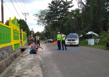 Penyidik Satlantas Polres Tanjungpinang saat melakukan Olah TKP, f : Mael/detak.media