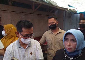 Walikota Tanjungpinang, Rahma (kanan) dan Direktur BUMD PT TMB, Irwandi (kiri), f : Mael/Detak.media