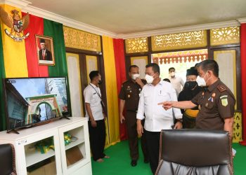 Gubernur Kepri, Ansar Ahmad bersama Kajati Kepri, Gerry Yasid dan Forkopimda saat berada di Rumah Restorative Justice Pulau Penyengat, f : ist