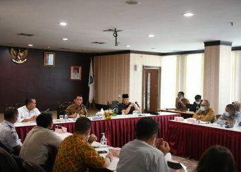 Gubernur Kepri, Ansar Ahmad saat memimpin Rapat Koordinasi Pembukaan Pintu Masuk Kunjungan Wisatawan Mancanegara, foto : ist