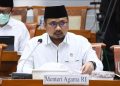 Menteri Agama Yaqut Cholil Qoumas menyampaikan pemaparan saat mengikuti rapat kerja dengan Komisi VIII DPR, di Kompleks Parlemen, Senayan, Jakarta, Senin (31/5/2021). Rapat kerja tersebut membahas tindak lanjut persiapan penyelenggaraan ibadah haji 1442 H dan isu-isu aktual lainnya. ANTARA FOTO/Hafidz Mubarak A/hp.(ANTARA FOTO/Hafidz Mubarak A)