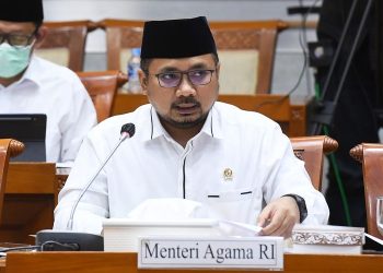 Menteri Agama Yaqut Cholil Qoumas menyampaikan pemaparan saat mengikuti rapat kerja dengan Komisi VIII DPR, di Kompleks Parlemen, Senayan, Jakarta, Senin (31/5/2021). Rapat kerja tersebut membahas tindak lanjut persiapan penyelenggaraan ibadah haji 1442 H dan isu-isu aktual lainnya. ANTARA FOTO/Hafidz Mubarak A/hp.(ANTARA FOTO/Hafidz Mubarak A)