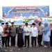 Walikota Tanjungpinang dan Wagub Kepri saat foto bersama dengan warga seusai shalat Taraweh, foto : ist