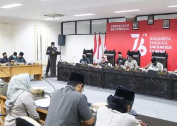Rapat paripurna mendengarkan pandangan fraksi fraksi terhadap LKPJ Bupati Blitar tahun anggaran 2021, foto : Dani Elang Sakti/detak.media