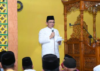 Gubernur Kepri, Ansar Ahmad saat safari ramadhan di Kota Batam, foto : ist