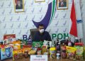 Kepala BPOM Tanjungpinang, Rei Gunawan, saat memperlihatkan produk tanpa izin edar, foto : mael/detak.media