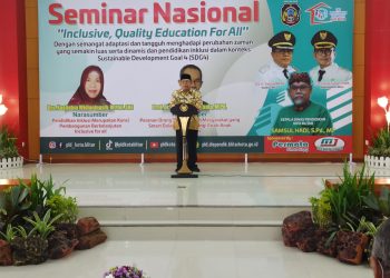 Walikota Blitar Santoso, saat buka kegiatan Seminar Nasional Autism, foto : Dani ES/detak.media