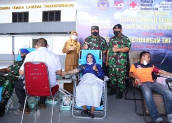 Walikota Tanjungpinang, Rahma saat donor darah, foto : ist