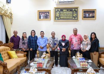 Walikota Tanjungpinang, Rahma saat menerima kunjungan Ikatan Keluarga Maluku, di rumah dinas, foto : ist