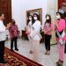 Presiden Jokowi saat menerima kunjungan Puteri Indonesia 2022 dan Miss Universe 2021 , di Istana Merdeka, Jakarta, Senin (30/05/2022). (Foto : BPMI Setpres/Muchlis Jr)