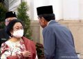 Presiden Joko Widodo memberi selamat kepada Mantan Wakil Presiden Megawati Soekarnoputri yang baru dilantik sebagai Ketua Dewan Pengarah BPIP 2022-2027 di Istana Negara, Jakarta, Selasa, 7 Juni 2022. Sumber : youtube Sekretariat Presiden