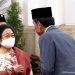 Presiden Joko Widodo memberi selamat kepada Mantan Wakil Presiden Megawati Soekarnoputri yang baru dilantik sebagai Ketua Dewan Pengarah BPIP 2022-2027 di Istana Negara, Jakarta, Selasa, 7 Juni 2022. Sumber : youtube Sekretariat Presiden
