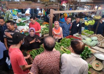 Walikota Tanjungpinang, Rahma saat memastikan pedagang bersedia untuk direlokasi, foto : ist