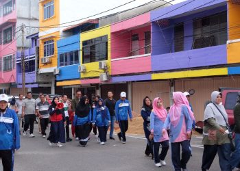 Walikota Tanjungpinang, Rahma saat jalan santai bersama warga dan forum RT RW, foto : ist