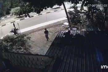 Tangkapan video cctv pencurian di ruko jalan Wiratno Tanjungpinang, foto : ist